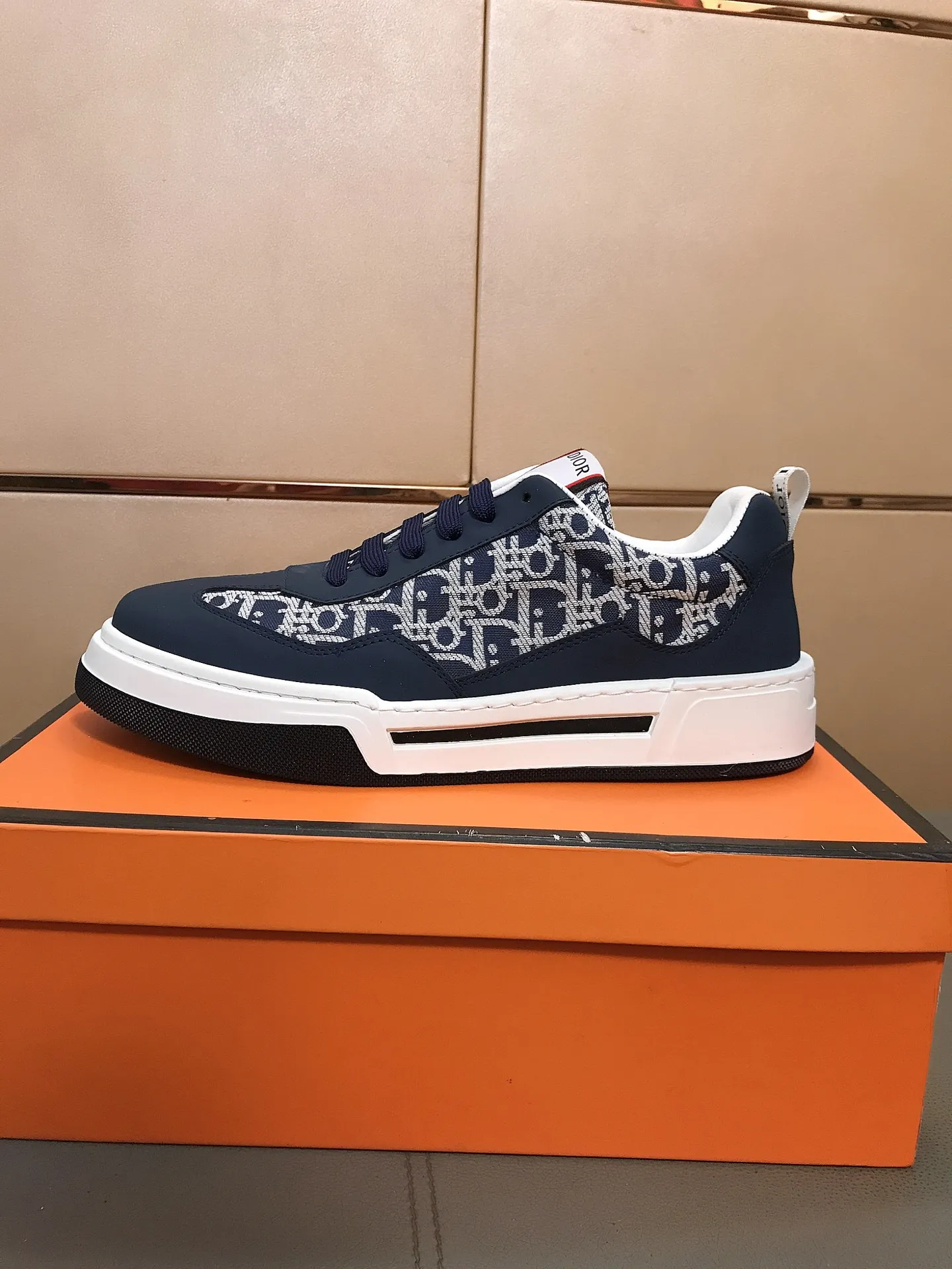 Factory price 400 ↔️↔️ (Dior) new men's casual sports shoes 👣 Full of charm, luxury style gentleman shoes. Upper: Made of imported Italian cowhide + printed fabric, sheepskin lining. Branded wear-resistant soles; with classic logos💋The whole pair of shoes is fashionable and casual yet high-end style🎈🎈Size: 38-44